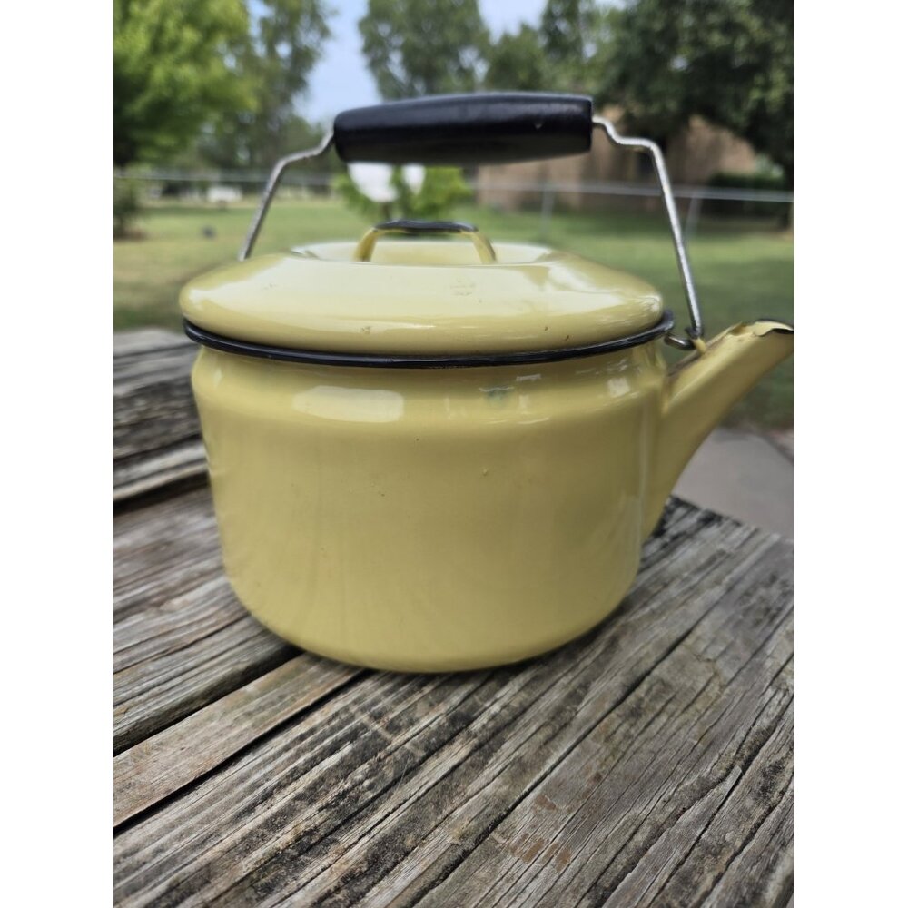 Vintage yellow enamel teapot With Lid Enamelware Bail Handle - Picture 6 of 16
